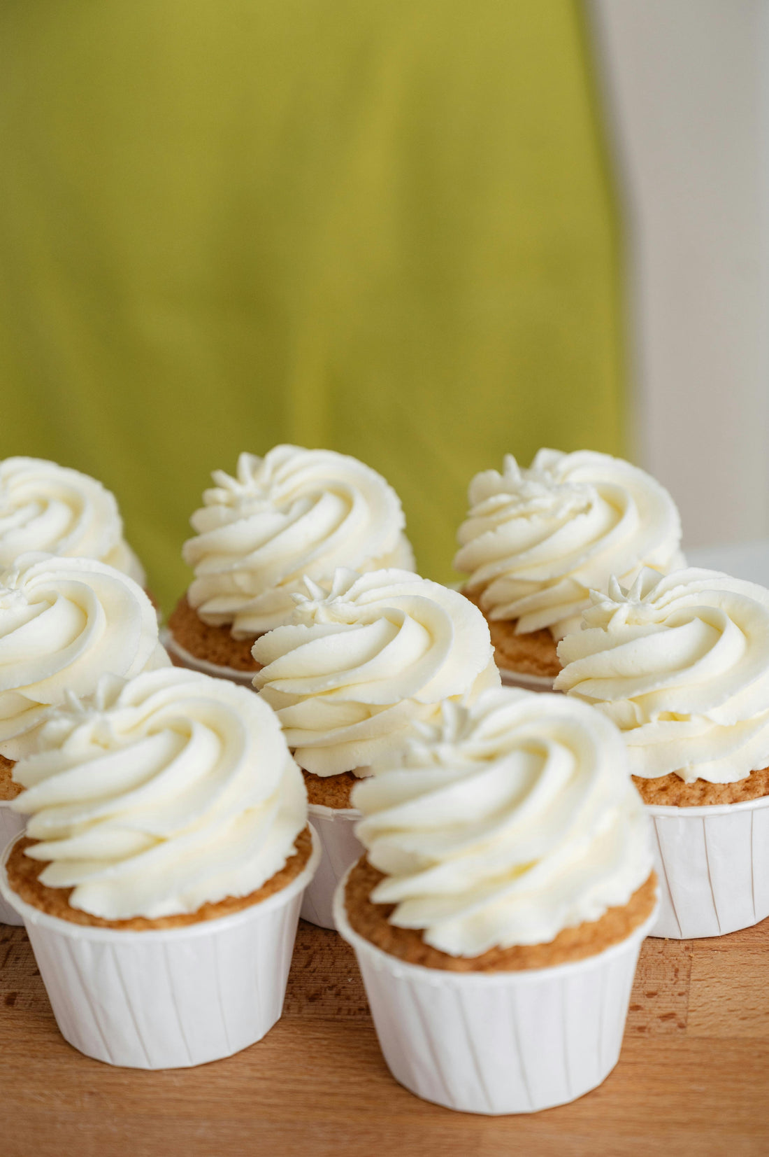 How to Make the Perfect Vanilla Frosting for Cakes and Cupcakes